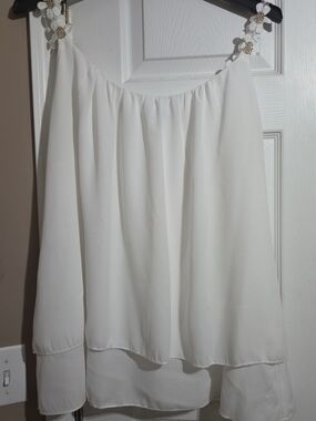 New No Tag Women’s Sheilay White High-Low Layered Blouse with Floral Straps